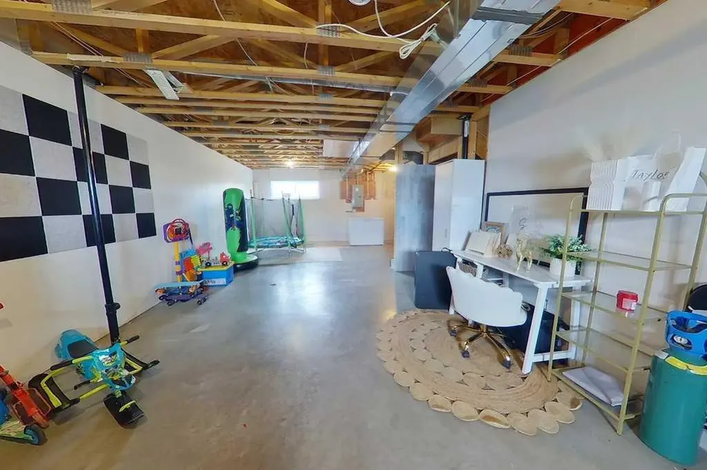 345 17 Street E Brooks AB T1R 1R3