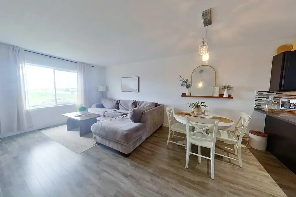345 17 Street E Brooks AB T1R 1R3