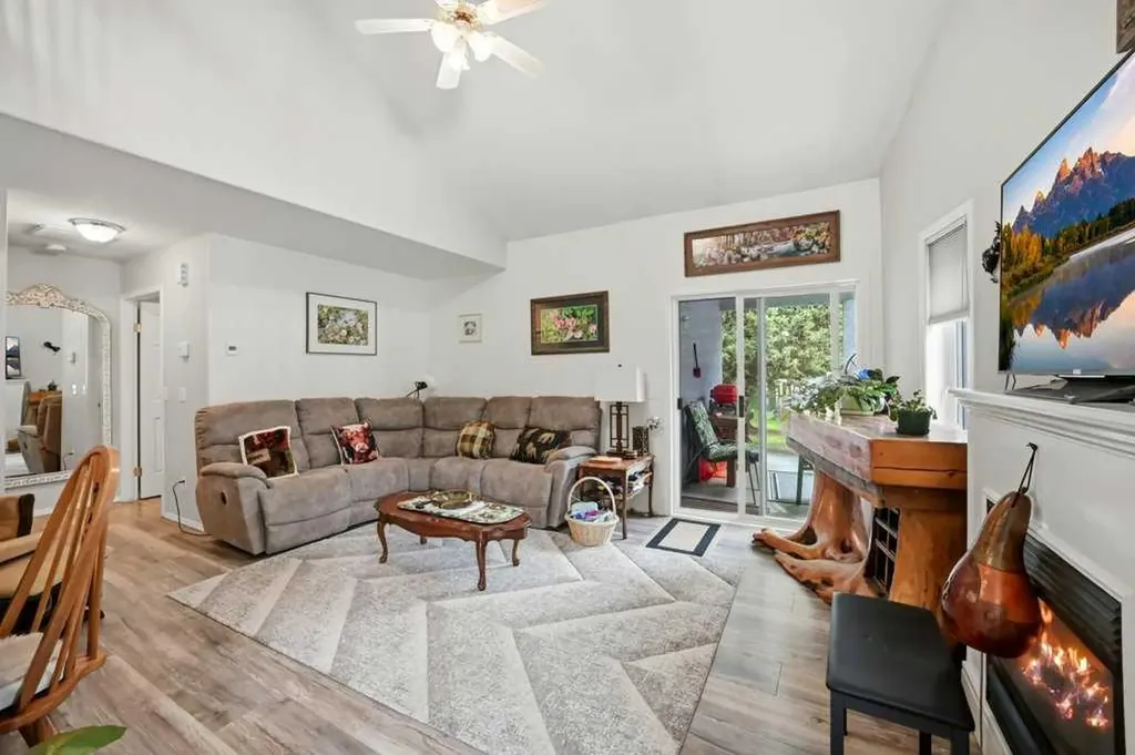 223B 3 Street SW Sundre AB T0M 1X0