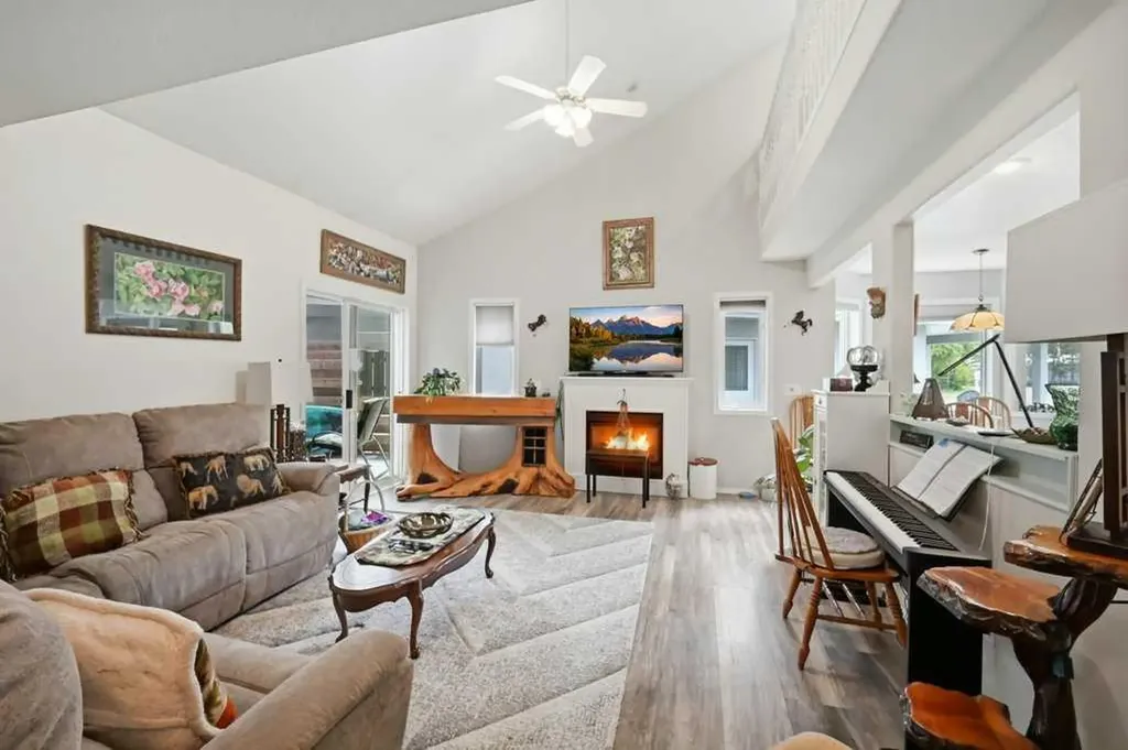 223B 3 Street SW Sundre AB T0M 1X0