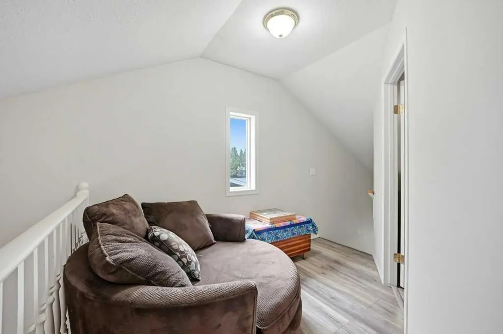 223B 3 Street SW Sundre AB T0M 1X0