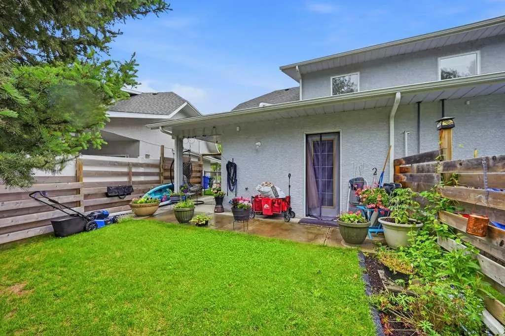 223B 3 Street SW Sundre AB T0M 1X0