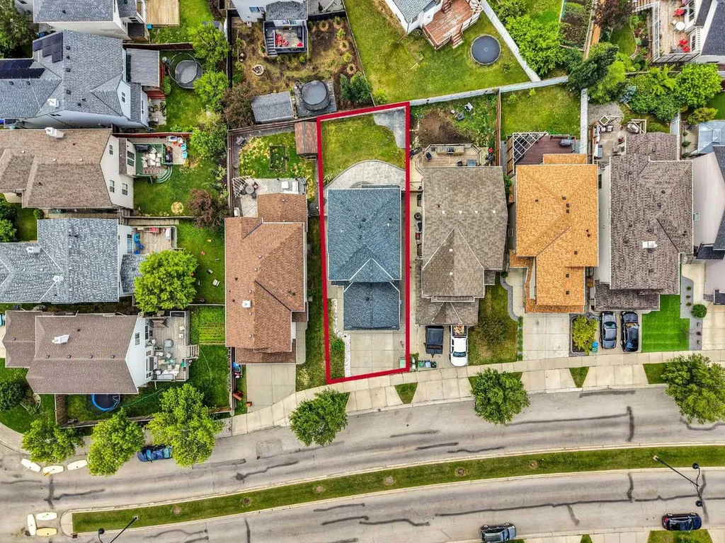 55 New Brighton Drive SE Calgary AB T2Z 4B2