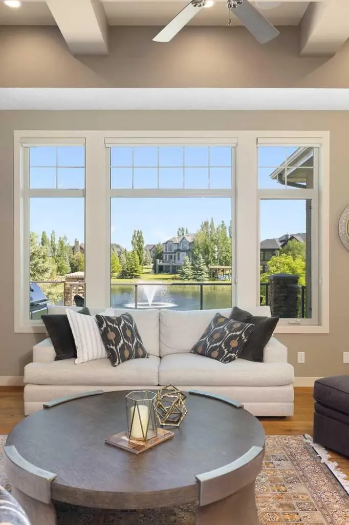 2 Heaver Gate Heritage Pointe AB T1S 4K1