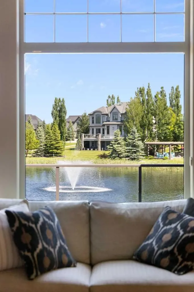2 Heaver Gate Heritage Pointe AB T1S 4K1