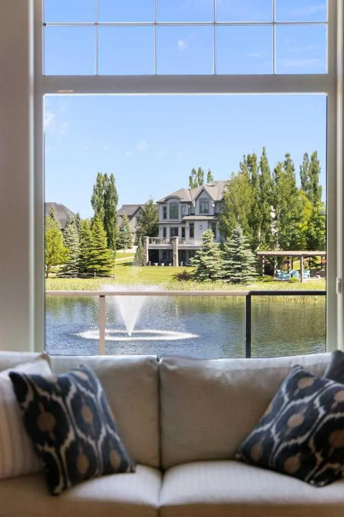 2 Heaver Gate Heritage Pointe AB T1S 4K1