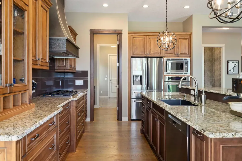 2 Heaver Gate Heritage Pointe AB T1S 4K1
