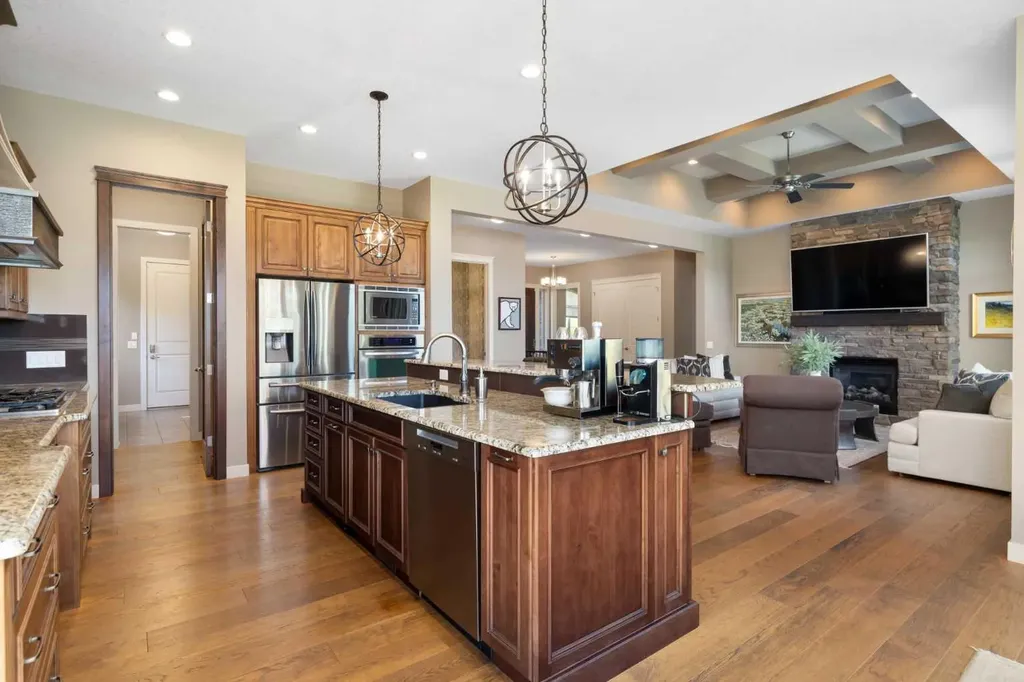 2 Heaver Gate Heritage Pointe AB T1S 4K1