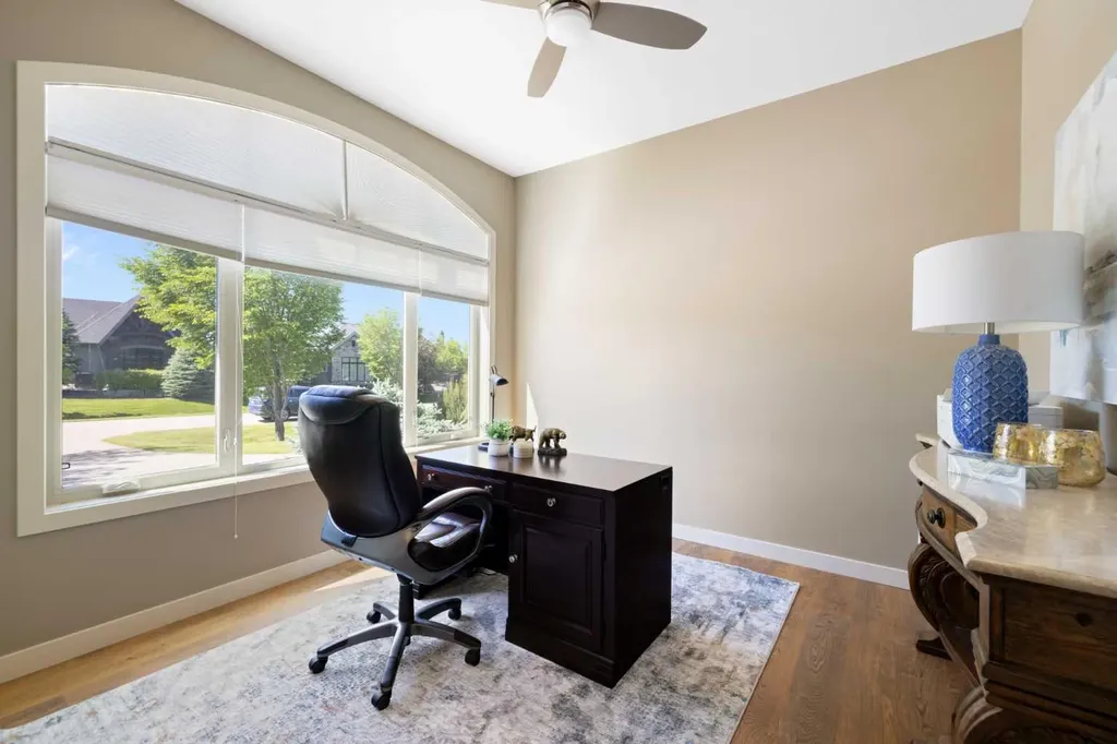2 Heaver Gate Heritage Pointe AB T1S 4K1
