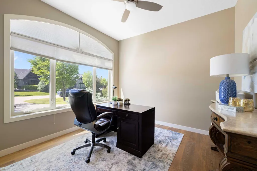 2 Heaver Gate Heritage Pointe AB T1S 4K1