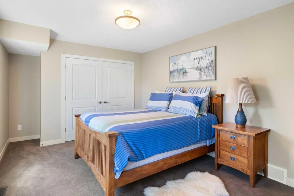 2 Heaver Gate Heritage Pointe AB T1S 4K1