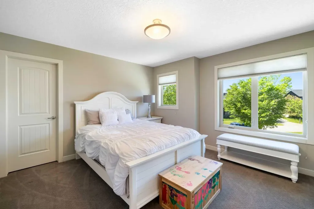 2 Heaver Gate Heritage Pointe AB T1S 4K1