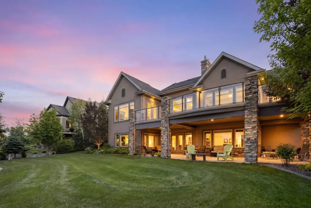 2 Heaver Gate Heritage Pointe AB T1S 4K1
