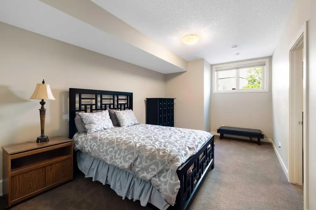 2 Heaver Gate Heritage Pointe AB T1S 4K1