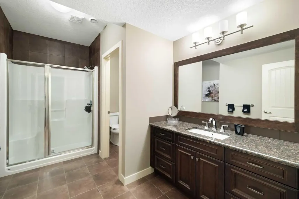 2 Heaver Gate Heritage Pointe AB T1S 4K1