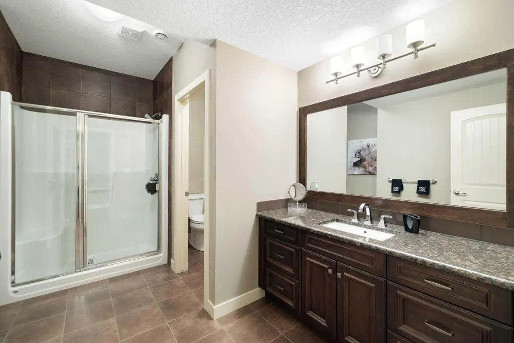 2 Heaver Gate Heritage Pointe AB T1S 4K1
