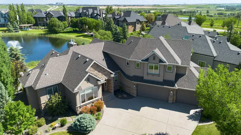 2 Heaver Gate Heritage Pointe AB T1S 4K1