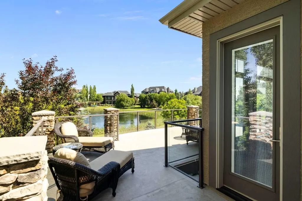 2 Heaver Gate Heritage Pointe AB T1S 4K1