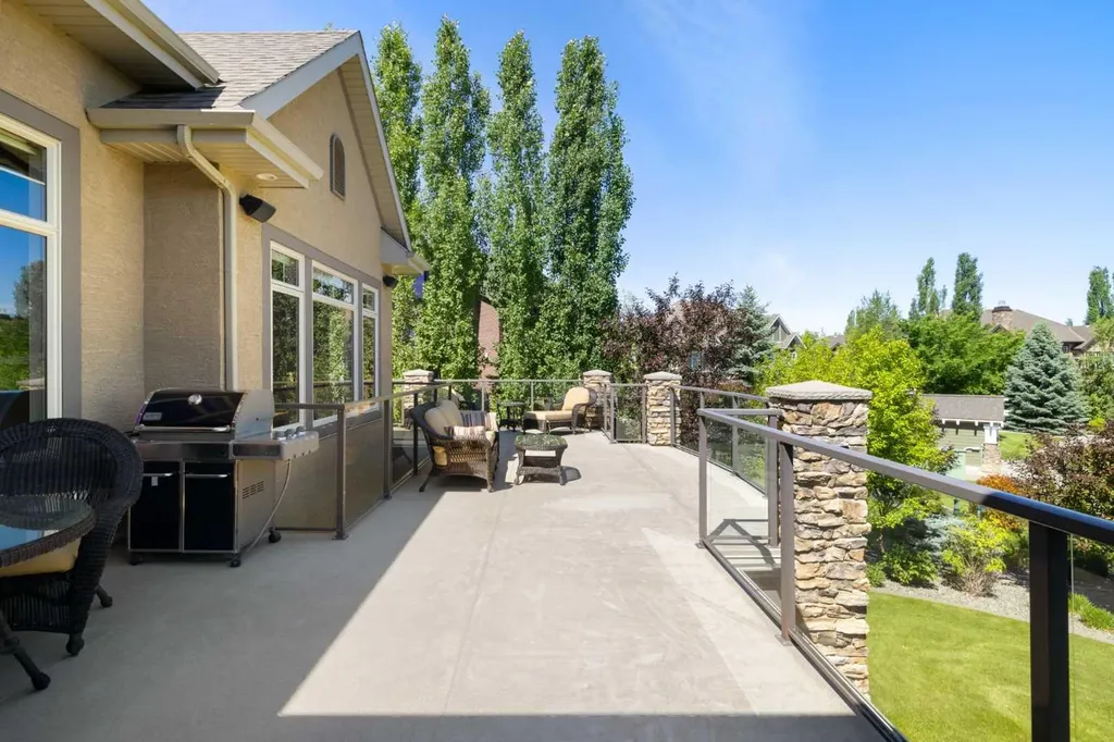 2 Heaver Gate Heritage Pointe AB T1S 4K1