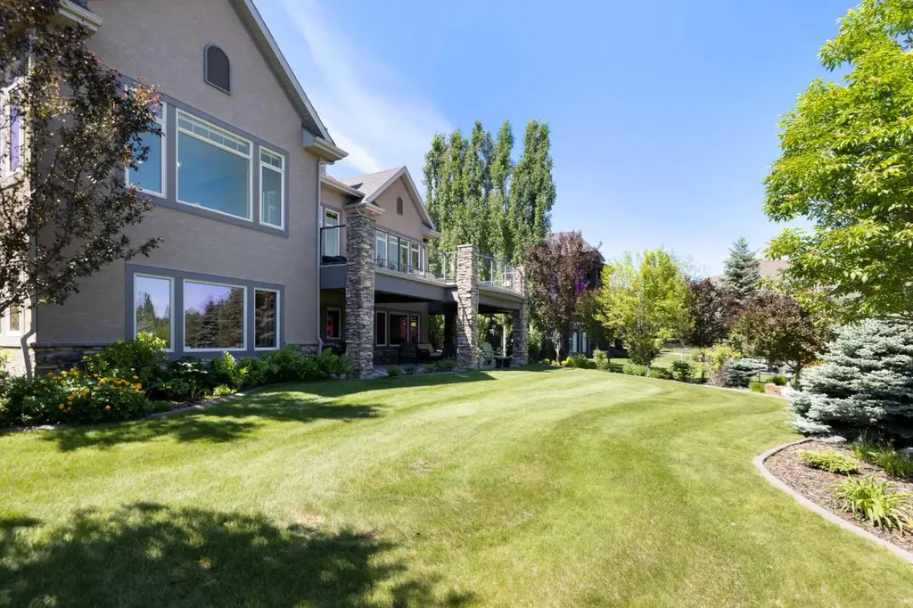 2 Heaver Gate Heritage Pointe AB T1S 4K1