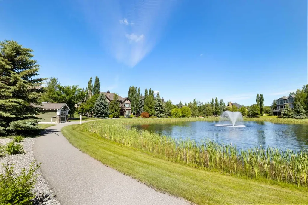 2 Heaver Gate Heritage Pointe AB T1S 4K1