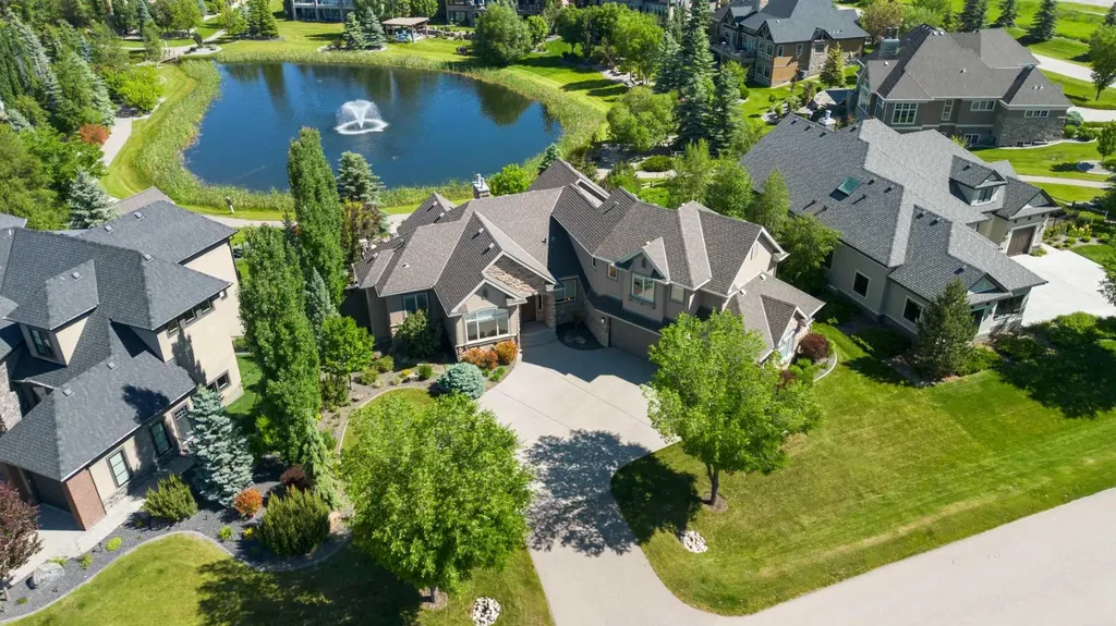 2 Heaver Gate Heritage Pointe AB T1S 4K1