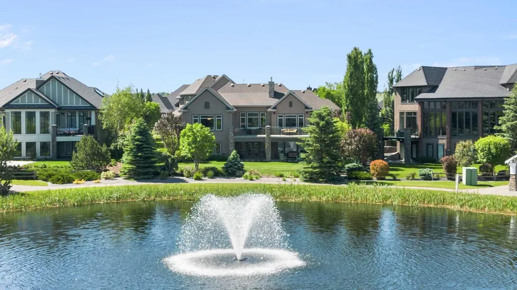 2 Heaver Gate Heritage Pointe AB T1S 4K1