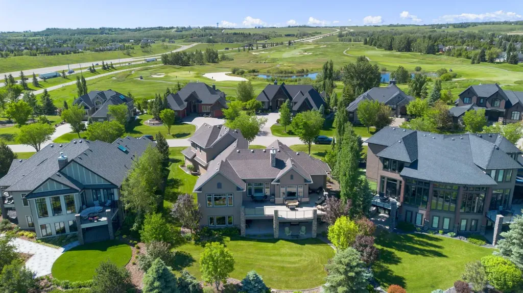 2 Heaver Gate Heritage Pointe AB T1S 4K1