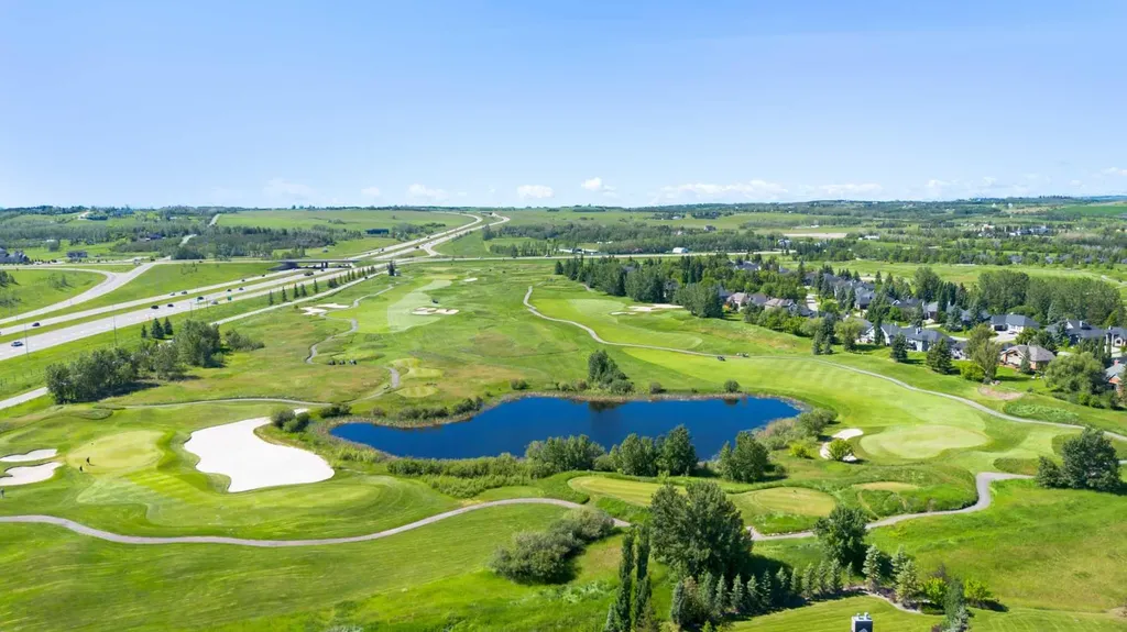 2 Heaver Gate Heritage Pointe AB T1S 4K1
