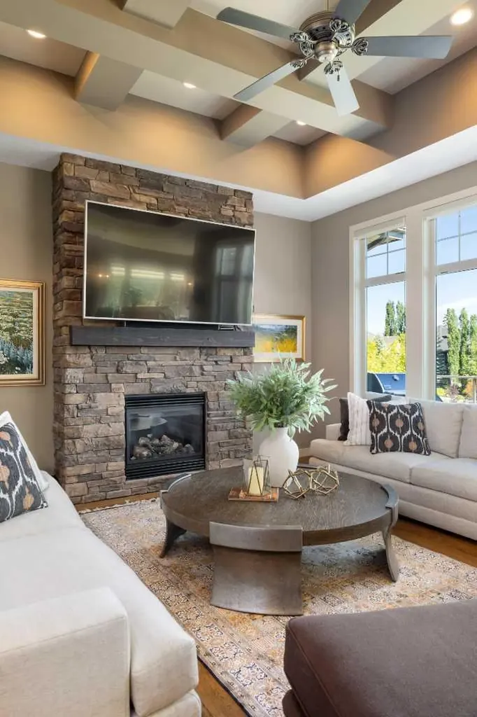 2 Heaver Gate Heritage Pointe AB T1S 4K1