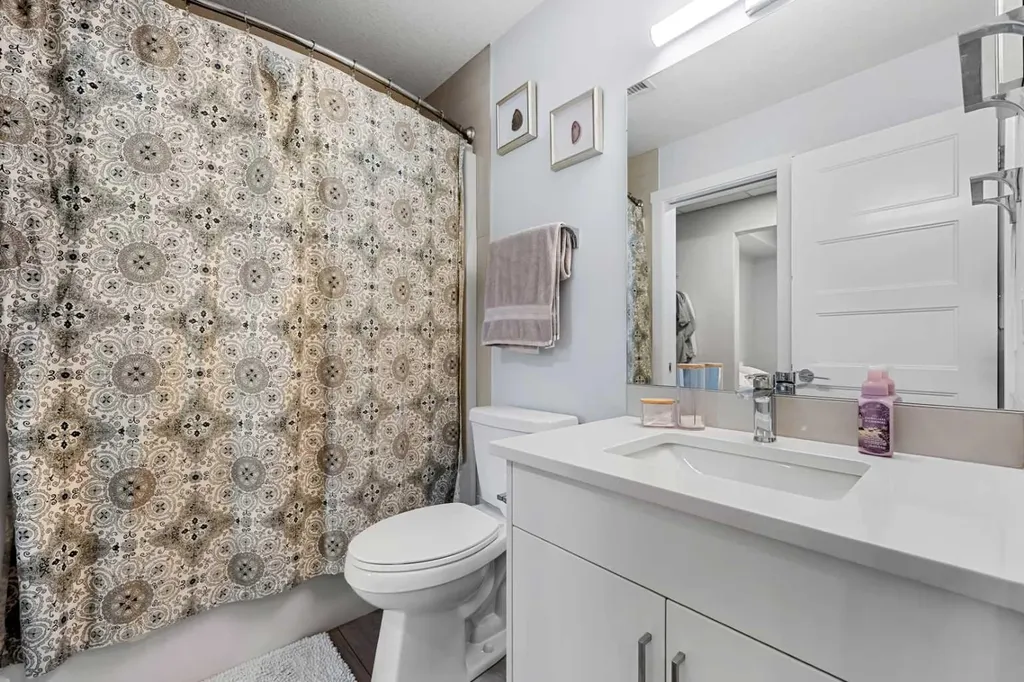 125 Wolf Hollow Crescent SE Calgary AB T2X 5W9