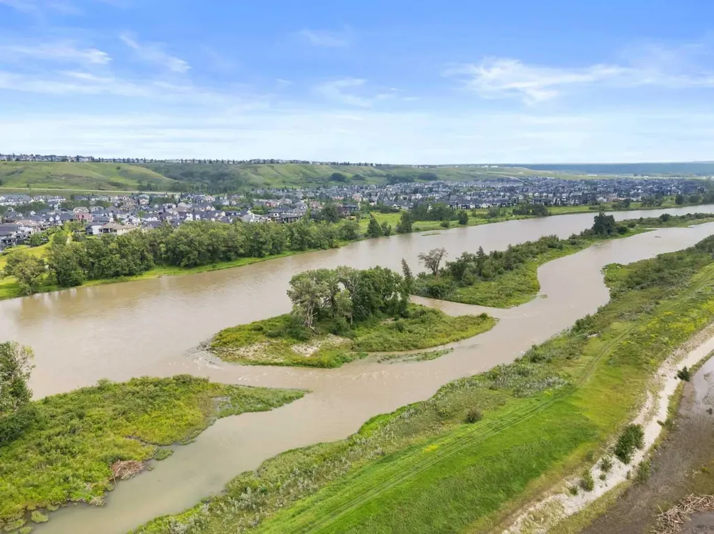 125 Wolf Hollow Crescent SE Calgary AB T2X 5W9
