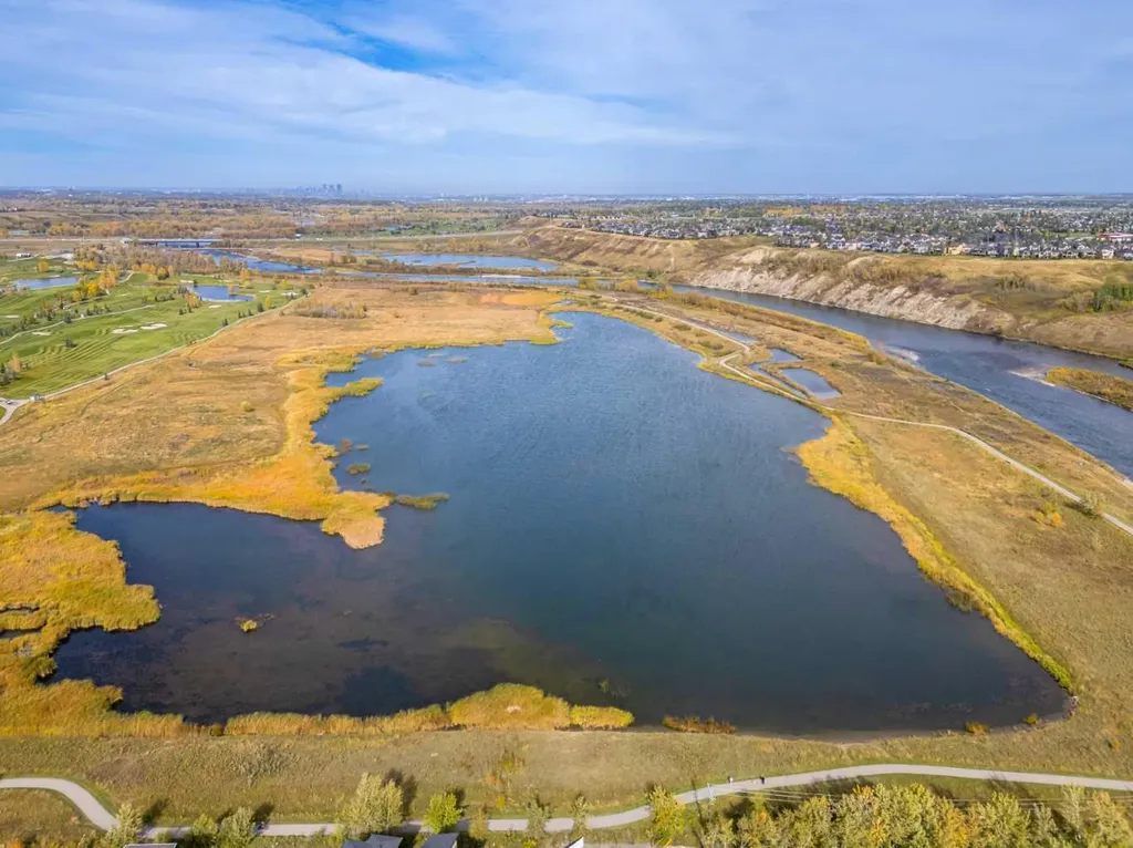 125 Wolf Hollow Crescent SE Calgary AB T2X 5W9