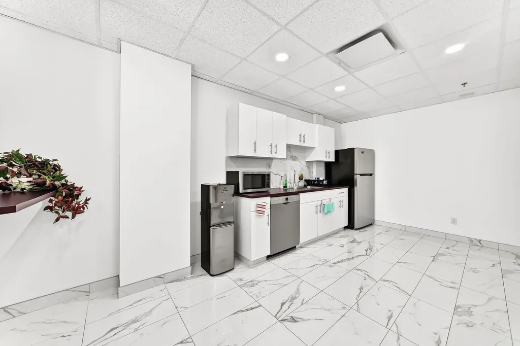 634 6 Avenue SW Calgary AB T2P2Y5