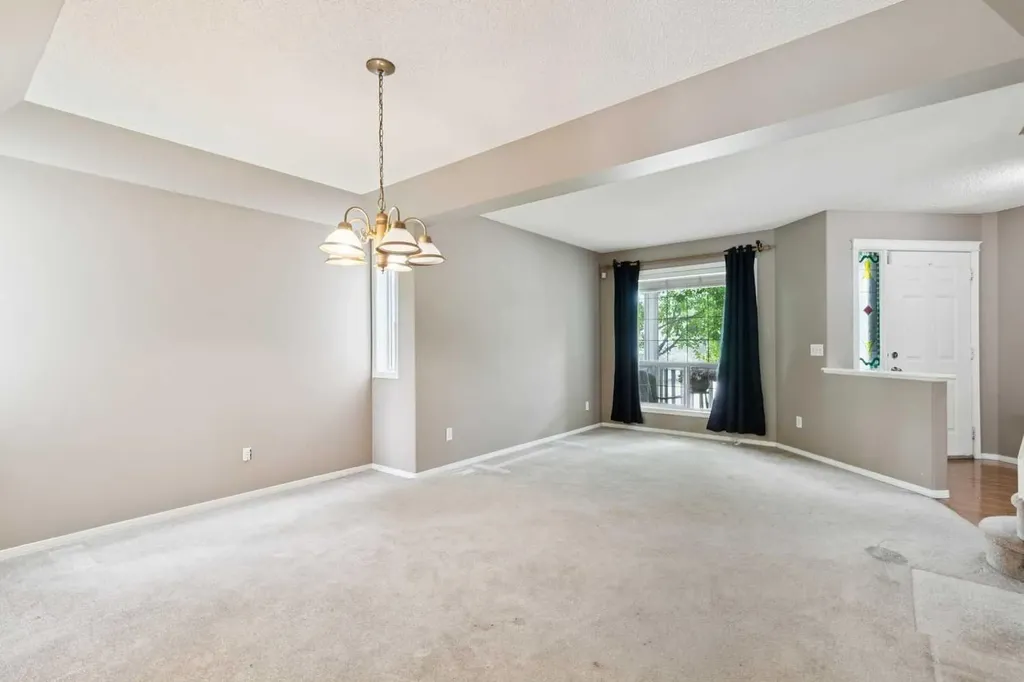 36 Valley Stream Close NW Calgary AB T3B 5V7