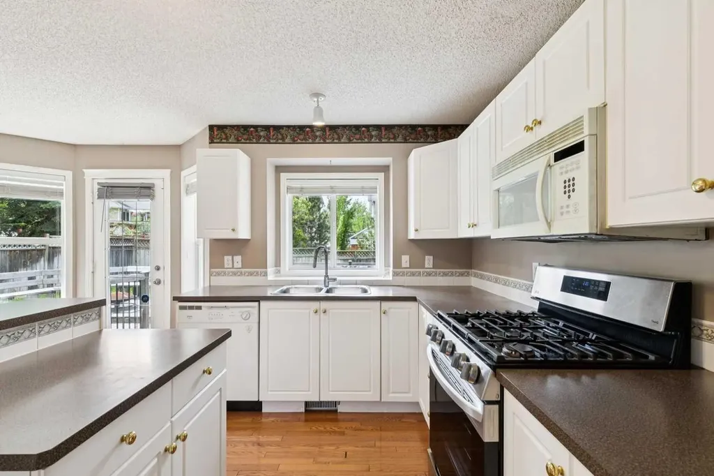 36 Valley Stream Close NW Calgary AB T3B 5V7