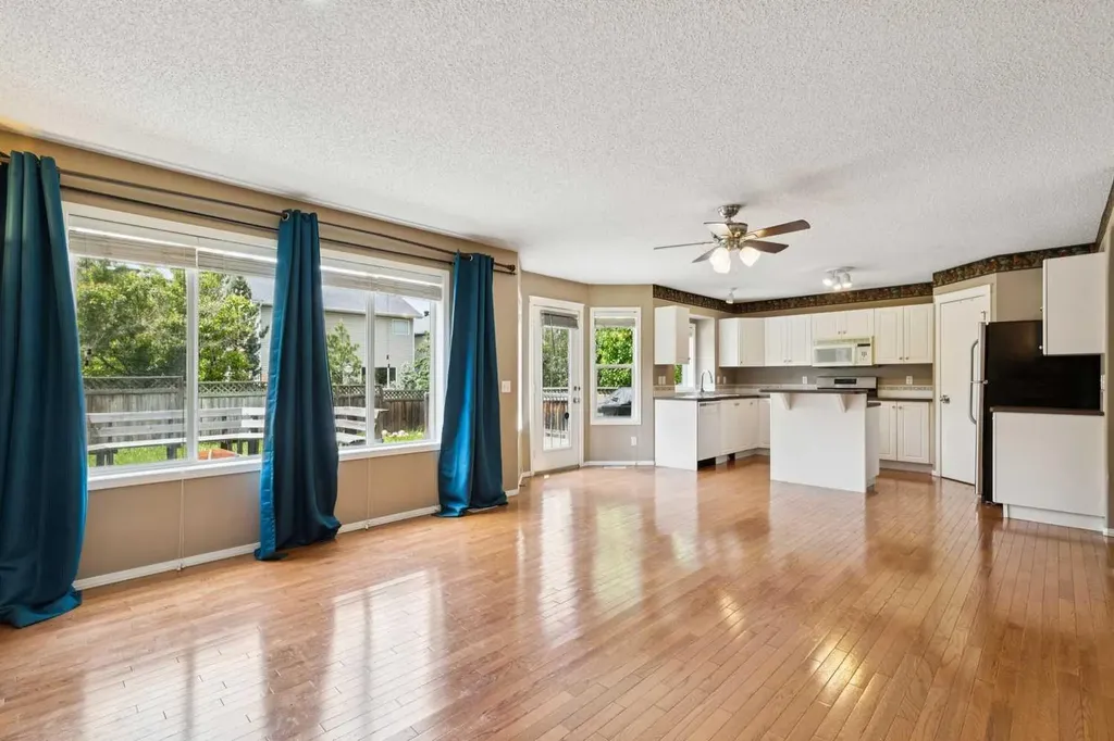 36 Valley Stream Close NW Calgary AB T3B 5V7