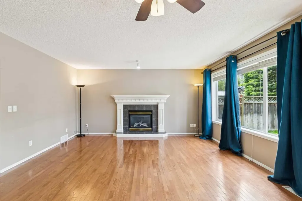 36 Valley Stream Close NW Calgary AB T3B 5V7