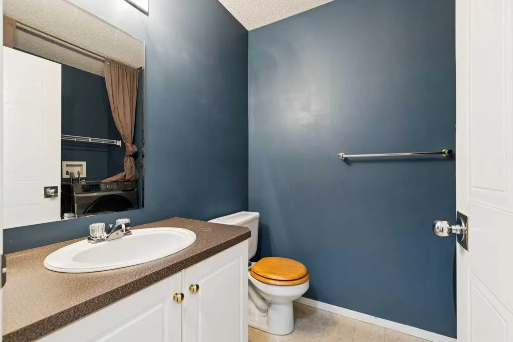 36 Valley Stream Close NW Calgary AB T3B 5V7