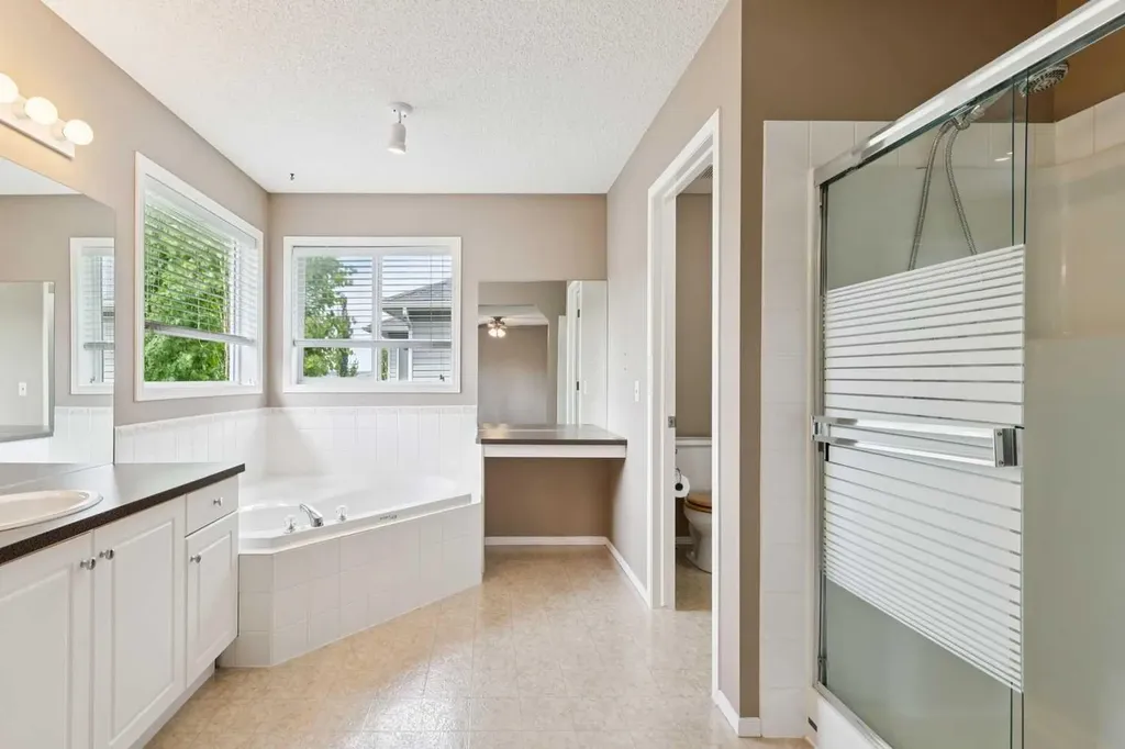 36 Valley Stream Close NW Calgary AB T3B 5V7