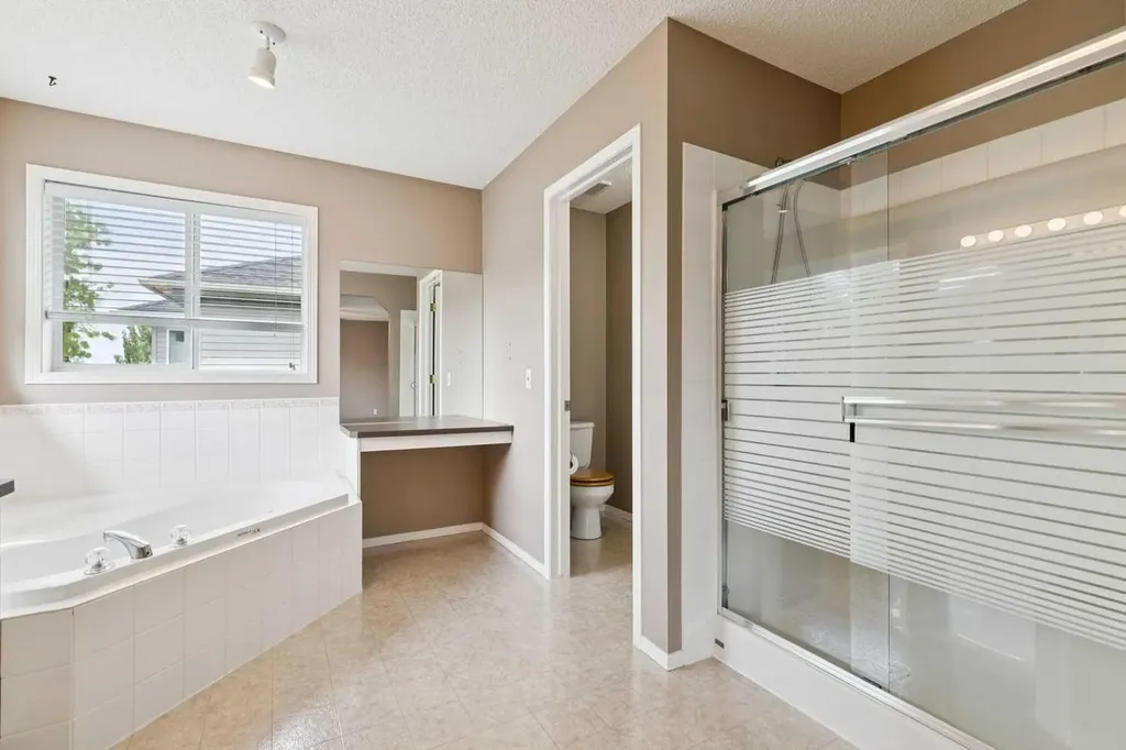 36 Valley Stream Close NW Calgary AB T3B 5V7