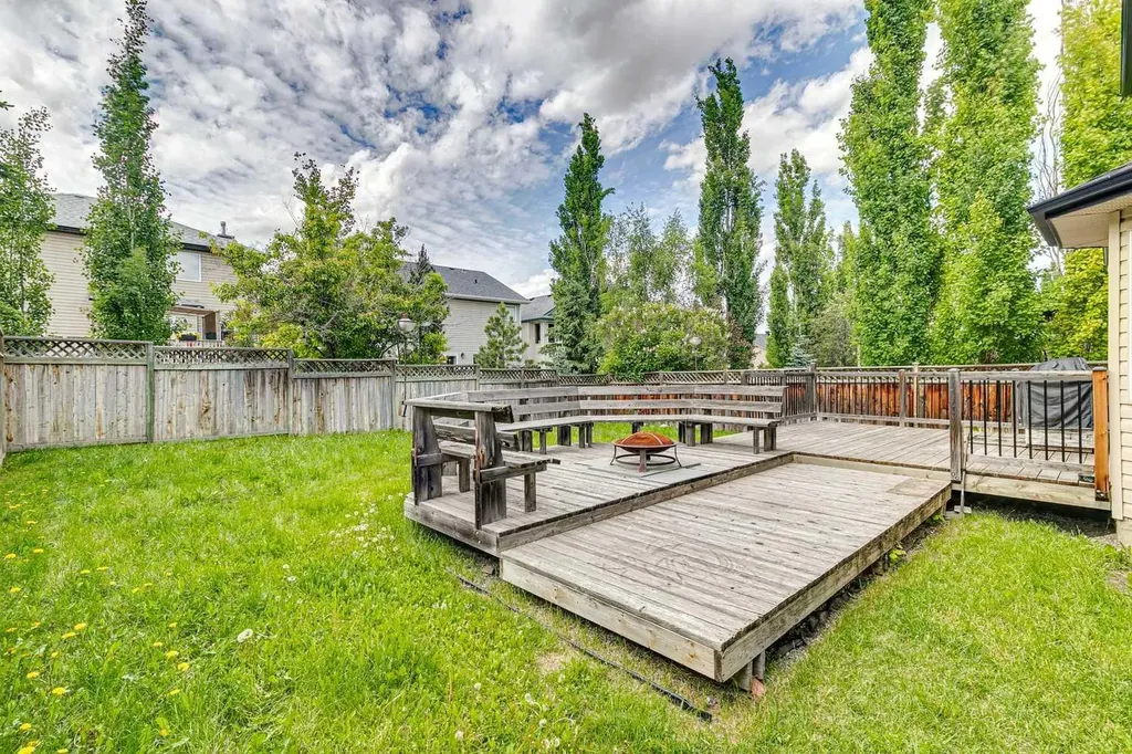 36 Valley Stream Close NW Calgary AB T3B 5V7
