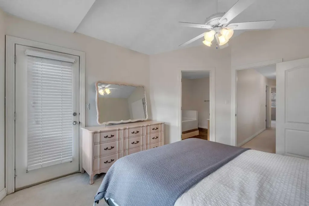 2834 Parkdale Boulevard NW Calgary AB T2N 3S8