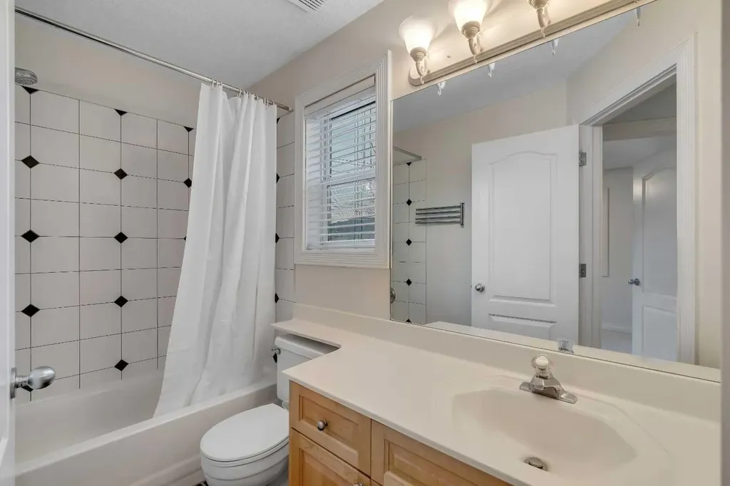 2834 Parkdale Boulevard NW Calgary AB T2N 3S8
