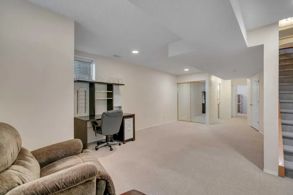 2834 Parkdale Boulevard NW Calgary AB T2N 3S8
