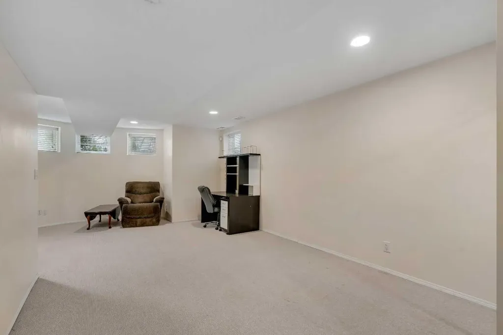 2834 Parkdale Boulevard NW Calgary AB T2N 3S8