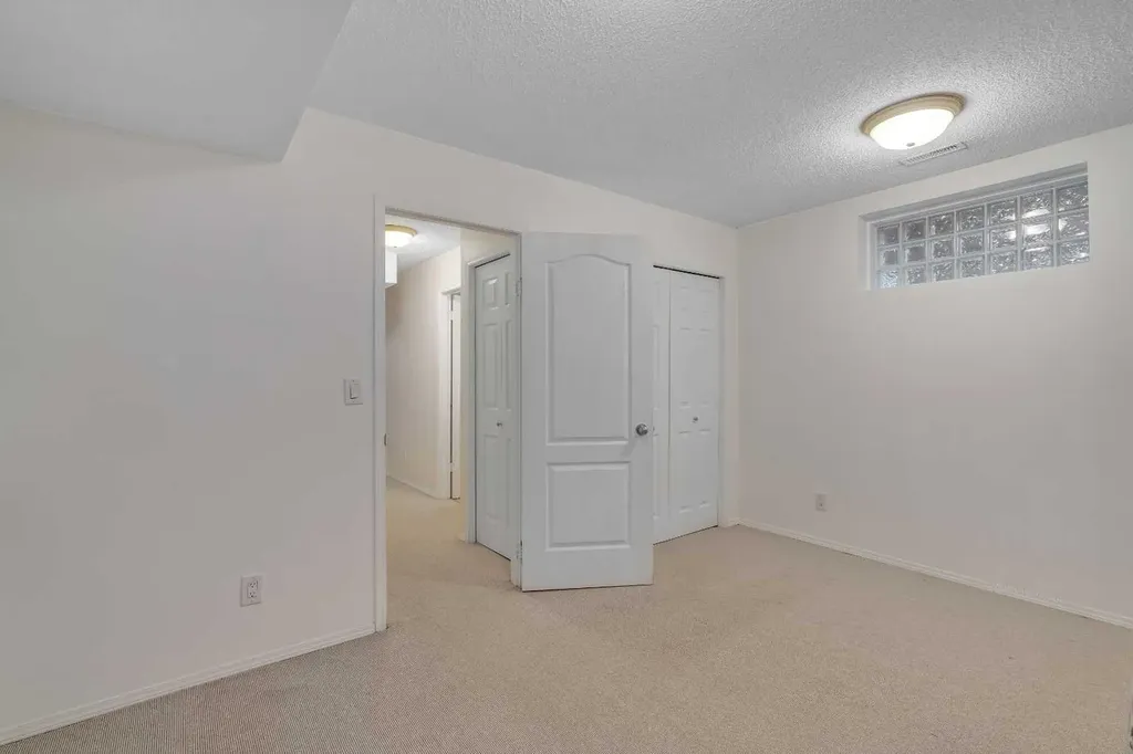 2834 Parkdale Boulevard NW Calgary AB T2N 3S8