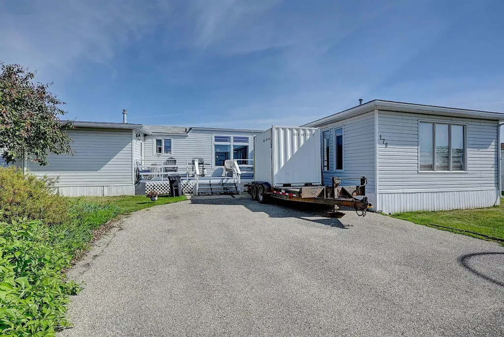 10615 88 Street Grande Prairie AB T8X 1P5
