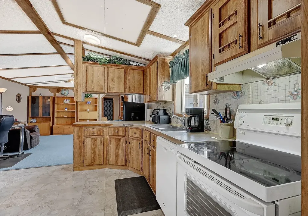 10615 88 Street Grande Prairie AB T8X 1P5