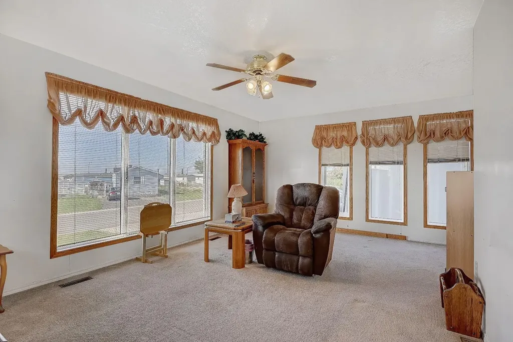 10615 88 Street Grande Prairie AB T8X 1P5